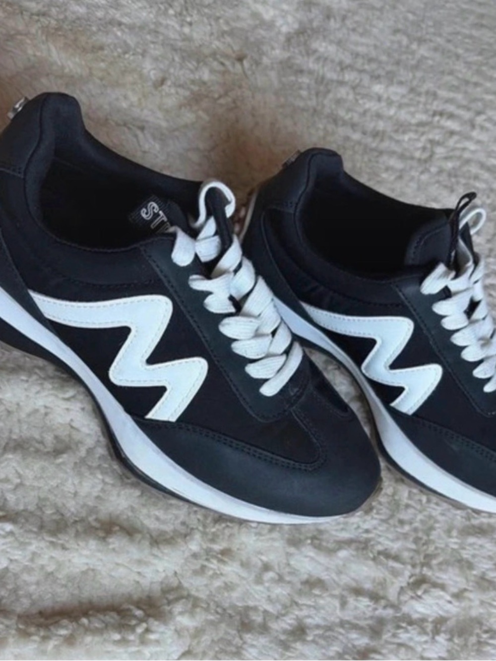 Steven Madden girls  Black & White Athletic Sneakers 5.5 Youth size